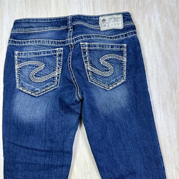 Silver Suki Capri Dark Wash Mid Rise Cropped Blue Everyday Casual Denim Jeans 27 - Picture 7 of 15
